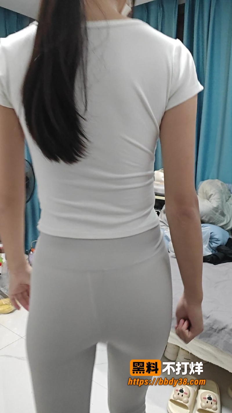 清纯眼镜口罩妹白丝吊带裙9