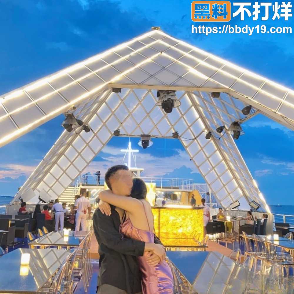 onlyfans 泰国小情侣 甜蜜火出圈 结果被扒其实是换妻之旅 网友都震惊了4