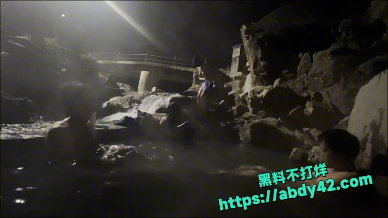 夜晚泳池 男女混浴 7