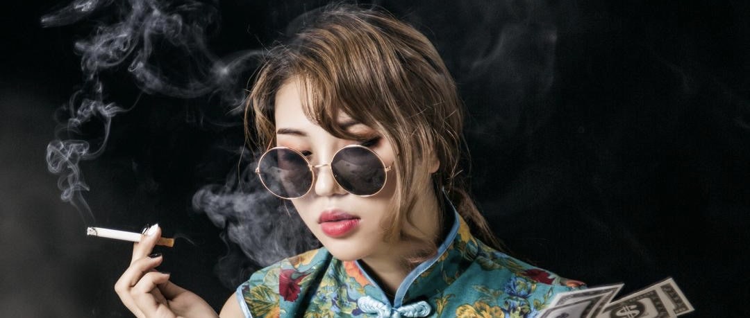 抖音 双马尾的带枪少女  上票就露的福利抖主