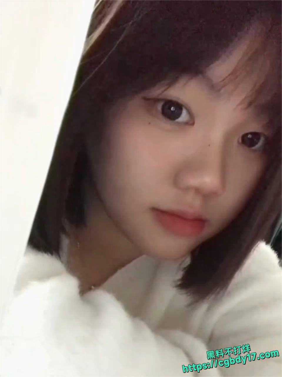 清纯大二甜妹自拍自慰3