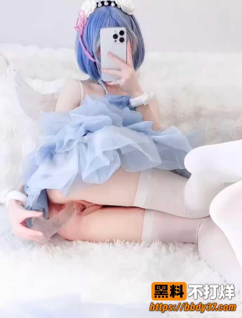 嫩妹只只酱双马尾对镜自慰 穿水手服cos雷姆露出白虎玉足