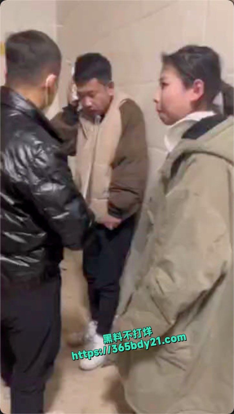 原配捉奸暴打奸夫淫妇现场实况 9