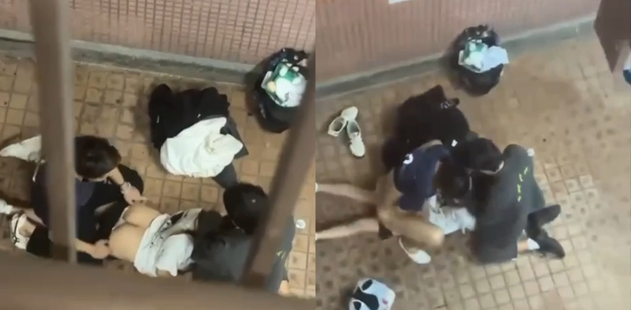 香港屋苑平台3P野战偷拍!女孩被2男前后夹击操的热火朝天 跪地被猛插口爆刺激!