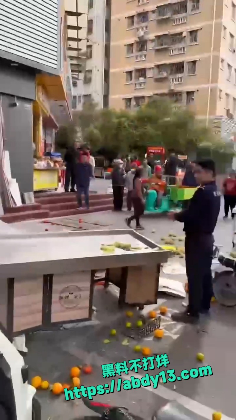 城管给你一点小小的教训 12