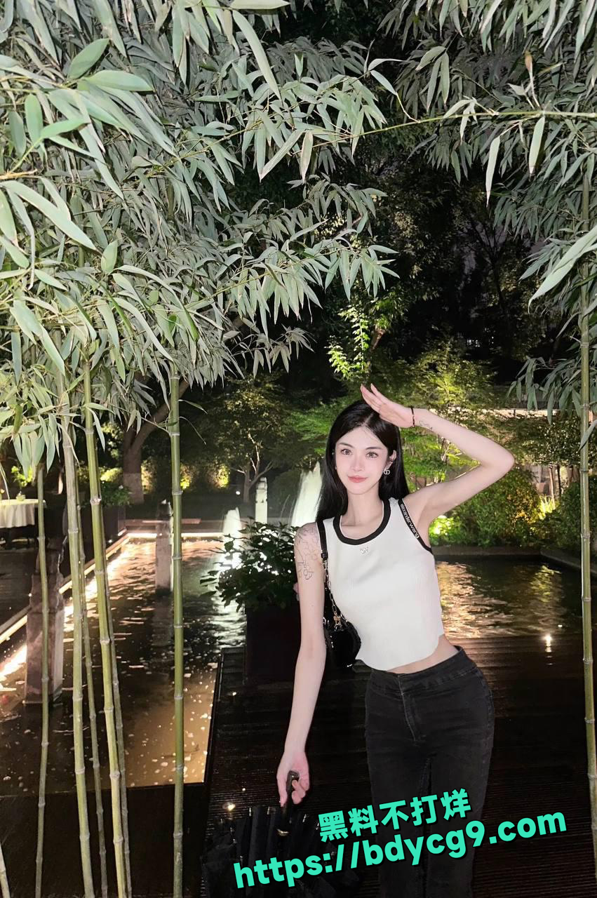 顶级名媛黄丽娜第二弹,骚逼甩龟男9