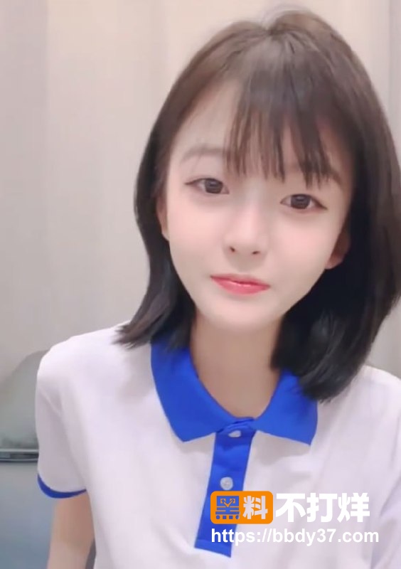 清纯短发学生妹直播下海1