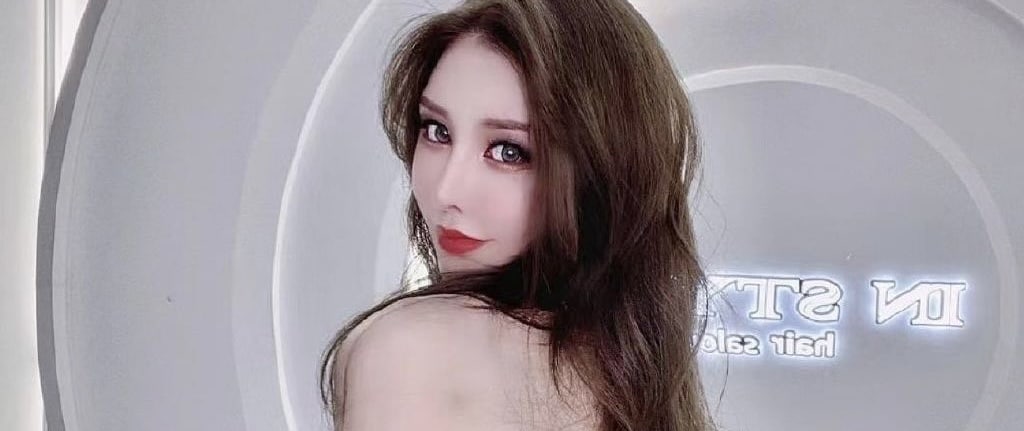 演员模特出身人造女神【王一霏】私拍露脸露逼一对一