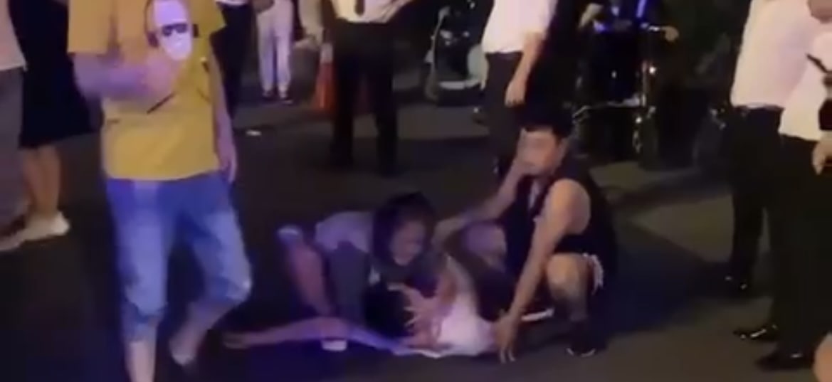 杭州美高美KTV 门口打架打人 视频,杭州警方通报:多人发生口角互殴一人受伤