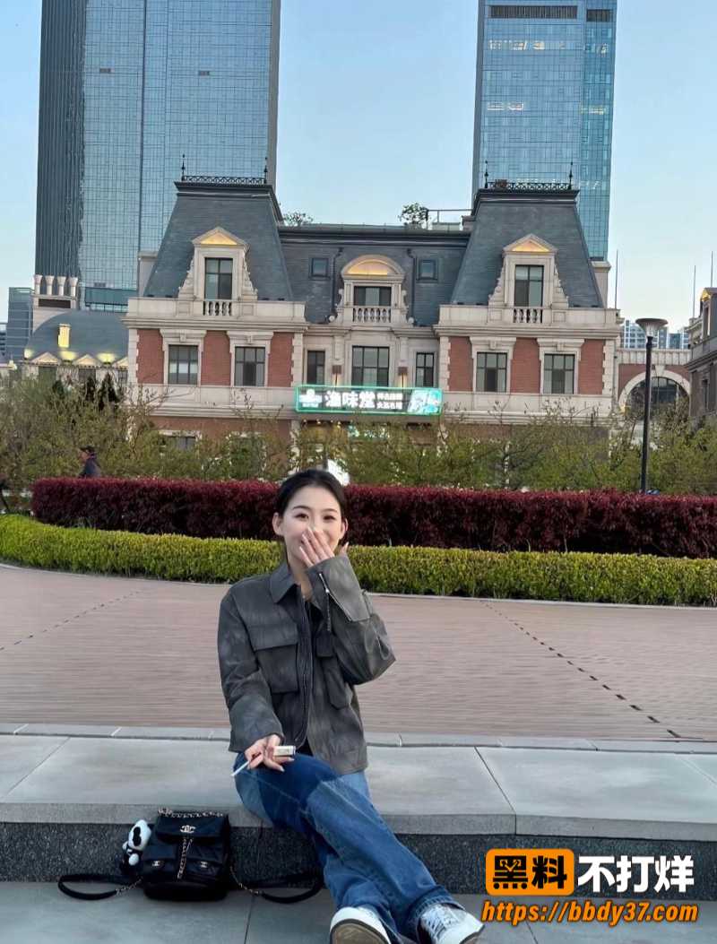 清纯大学生私下竟是金主胯下母狗 在出租屋被花式无套后入猛操 要不说有钱可以为所欲为