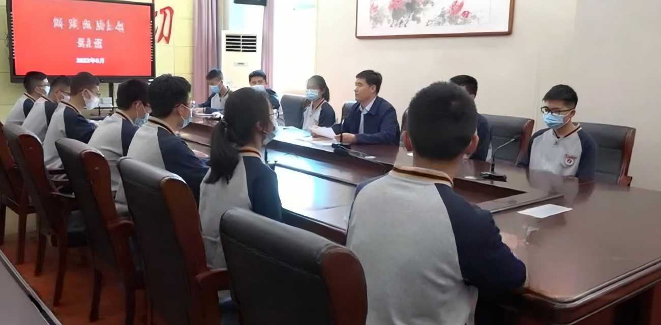 16岁学霸姜博锴跳楼身亡 苏北沭阳中学强制选科压垮梦想 是教育还是摧残?
