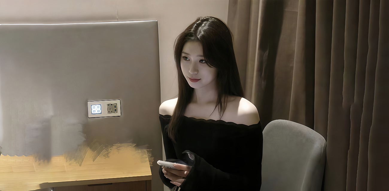 推特千万观看 全网疯求神秘探花郎 怒砸十万爆操清纯女大 极品嫩逼被小鸡吧疯狂糟蹋