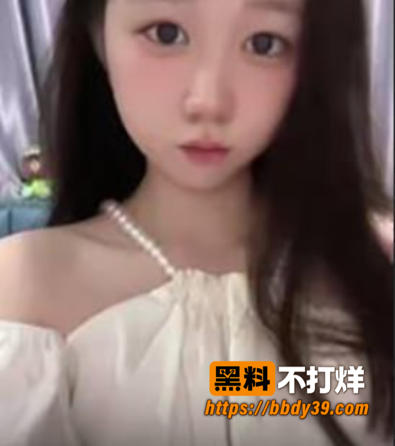 03年清纯大学生私下被金主网调 自拍展示骚穴 穿情趣制服的妹子真想上她