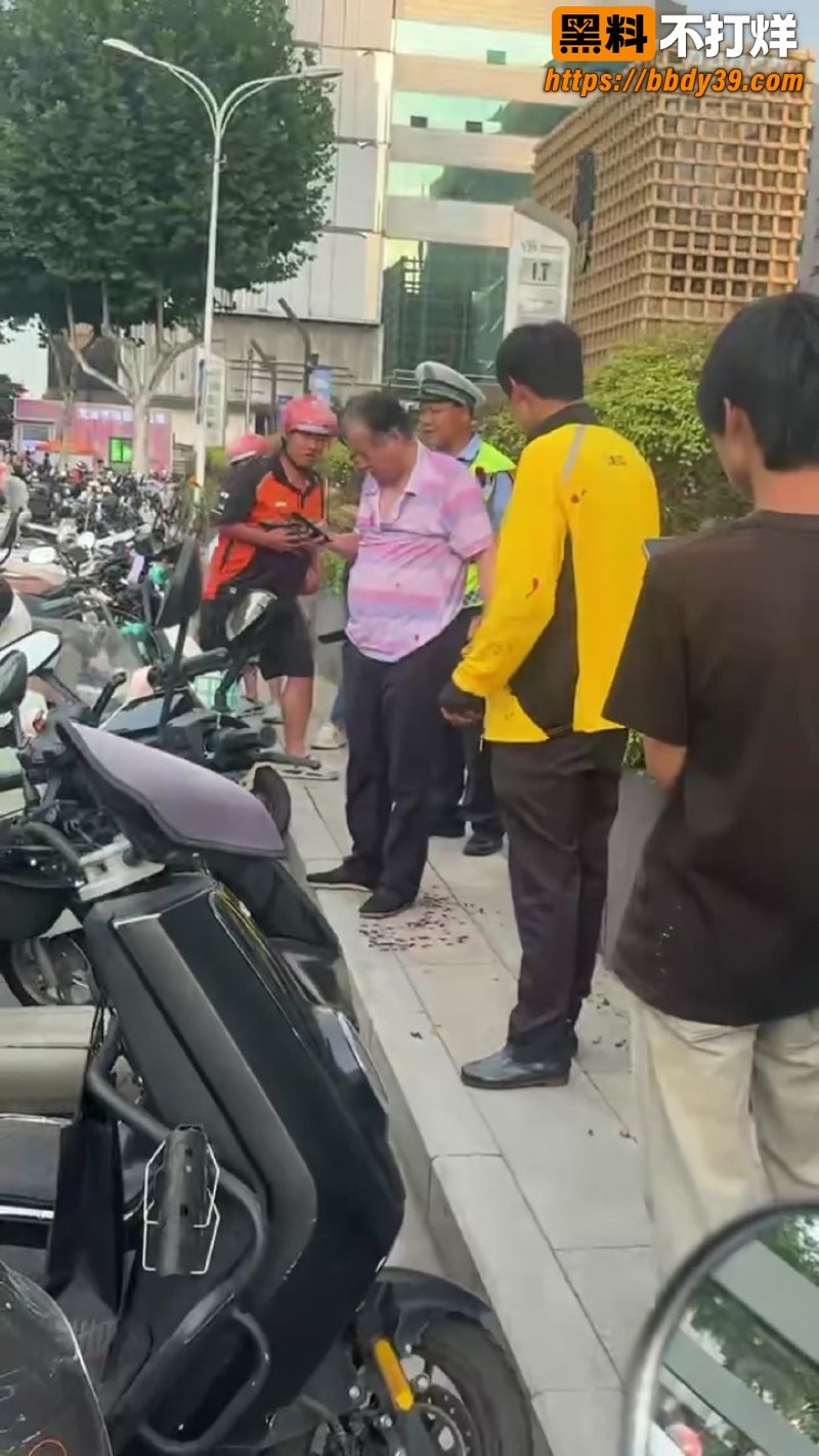 武商梦时代街头冲突  9
