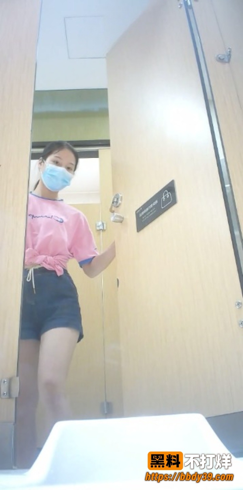 女厕监控偷拍2