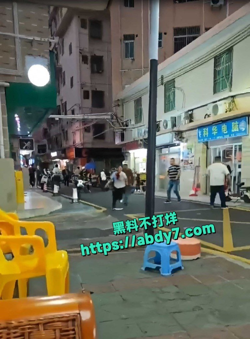 深圳龙岗街头捉奸砍人事件 3