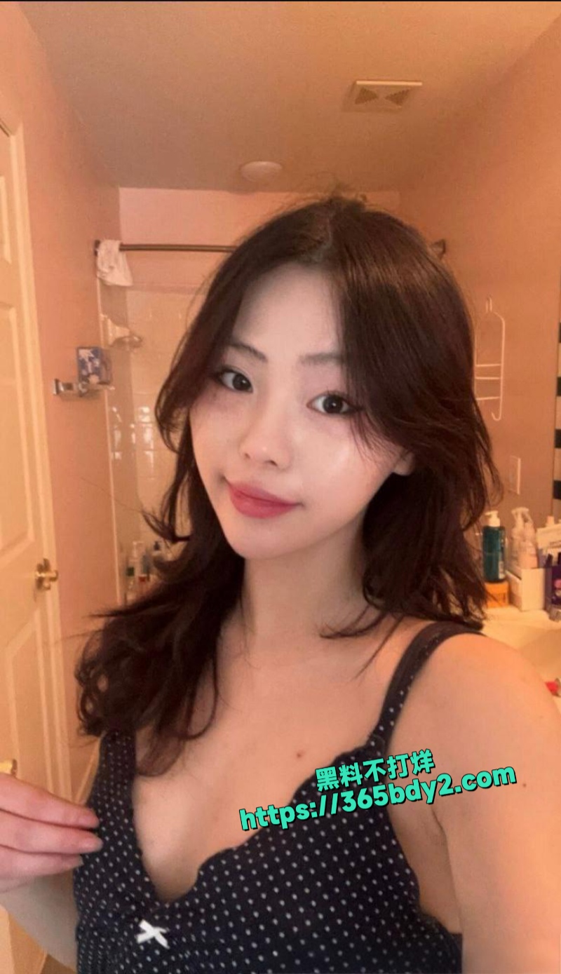 极品高颜值大学生私下里是onlyfans的博主2