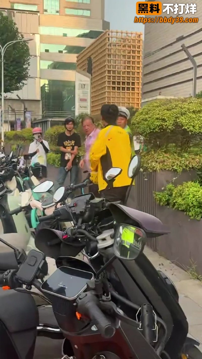 武商梦时代街头冲突  4