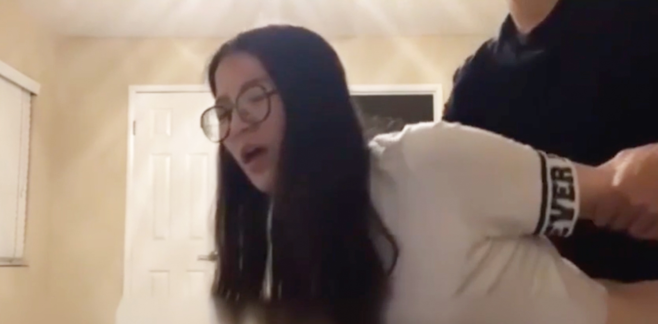 大学里的清纯女神 私下却是约会软件的猎艳女王 叫声真的骚男人的最爱!