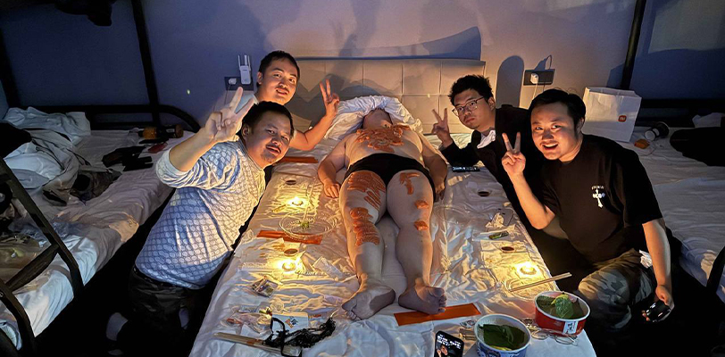 炸裂!河北张家口云启电竞酒店 男同淫趴三文鱼刺身人体盛宴 画面简直不忍直视