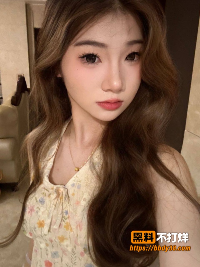贵阳金发颜值小姐姐吴榕语