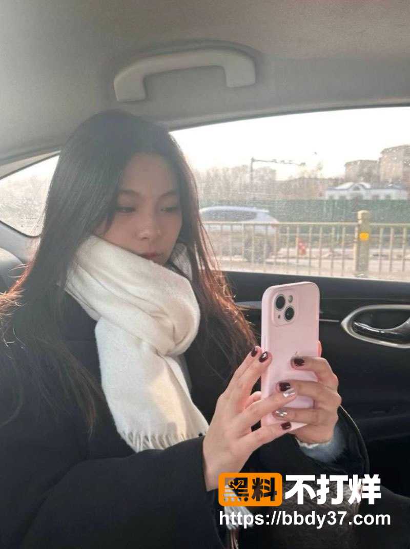 卢绘旭私密视频流出1