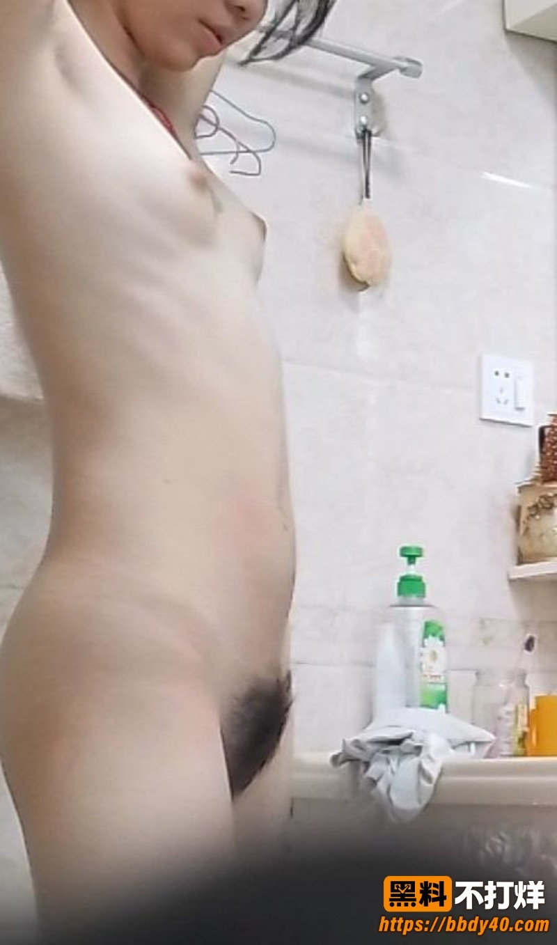 贫乳姐姐浴室全裸洗澡视频6
