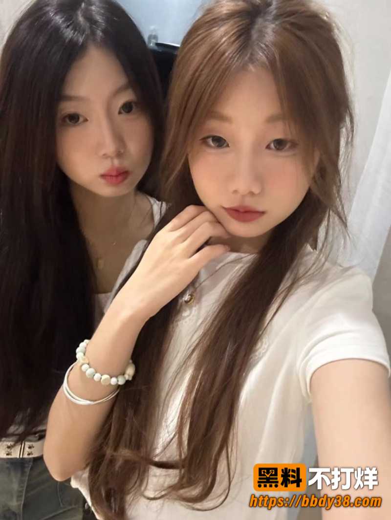 精神小妹穿JK在男厕所露出 给金主玩深喉的样子真陶醉 穿JK需要加钱哦