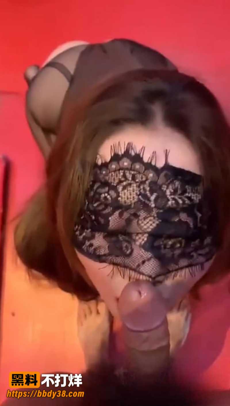 调教大神万磁王新作 蒙眼人妻被掐脖子打耳光 各种言语羞辱 我能学会泡妞不就起飞啦