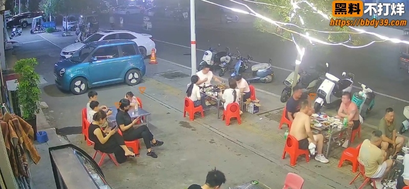 河南漯河夜市车辆冲撞 2