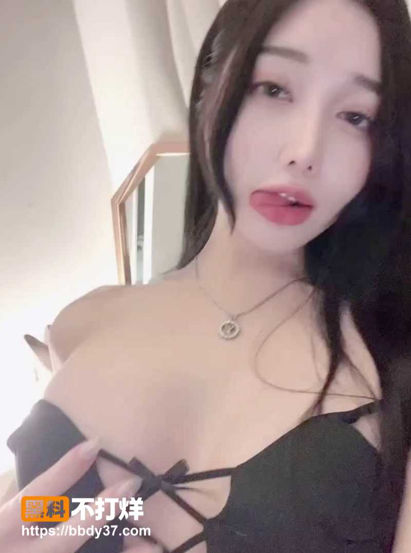 高颜值御姐私拍流出2