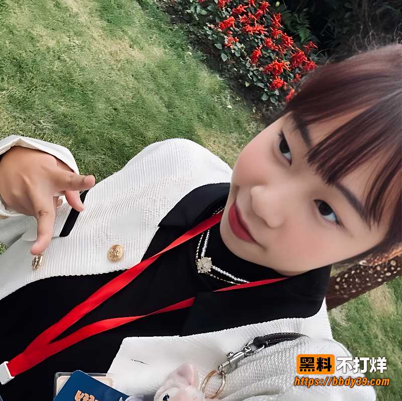 街头微笑自拍