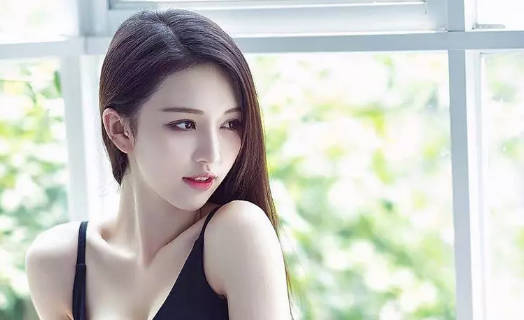 沙发上成功拿下嫂子 嫂子口堪称一绝 逼也紧差点内射小逼里
