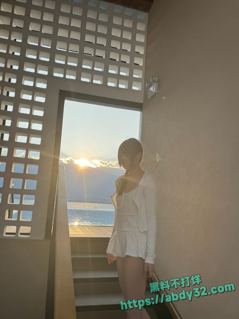 博远华兴高管婚内出轨18岁女孩1
