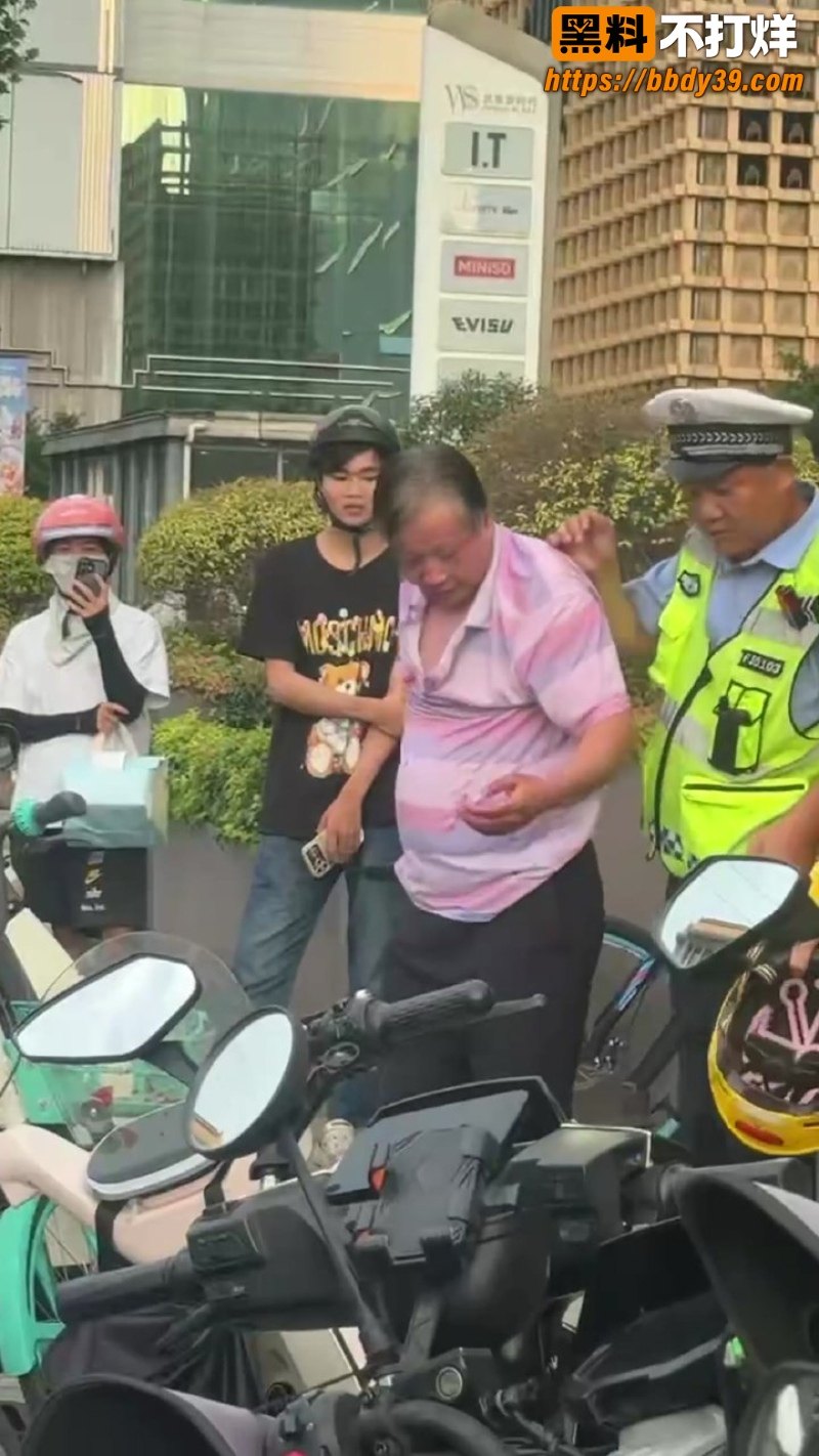 武商梦时代街头冲突  5