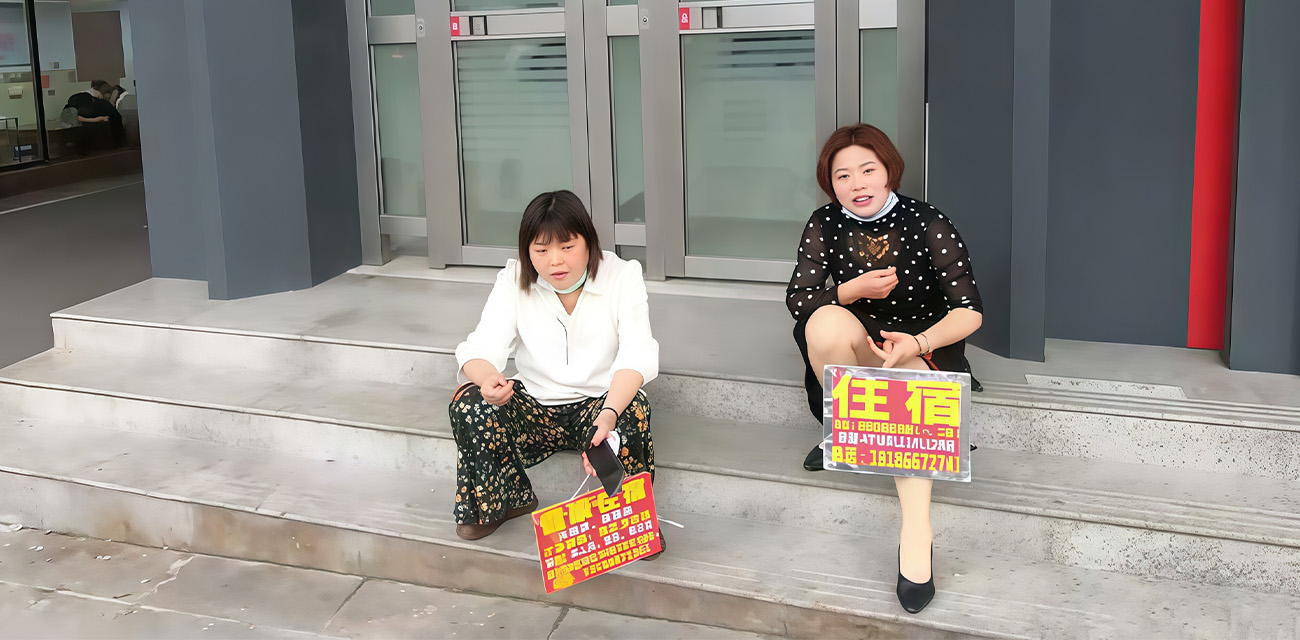 出门扫街 发现白天后街就有好多等有缘人的小姐姐 体验体验服务