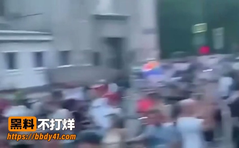 莫斯科高档餐厅门前惊现女炸弹人 2