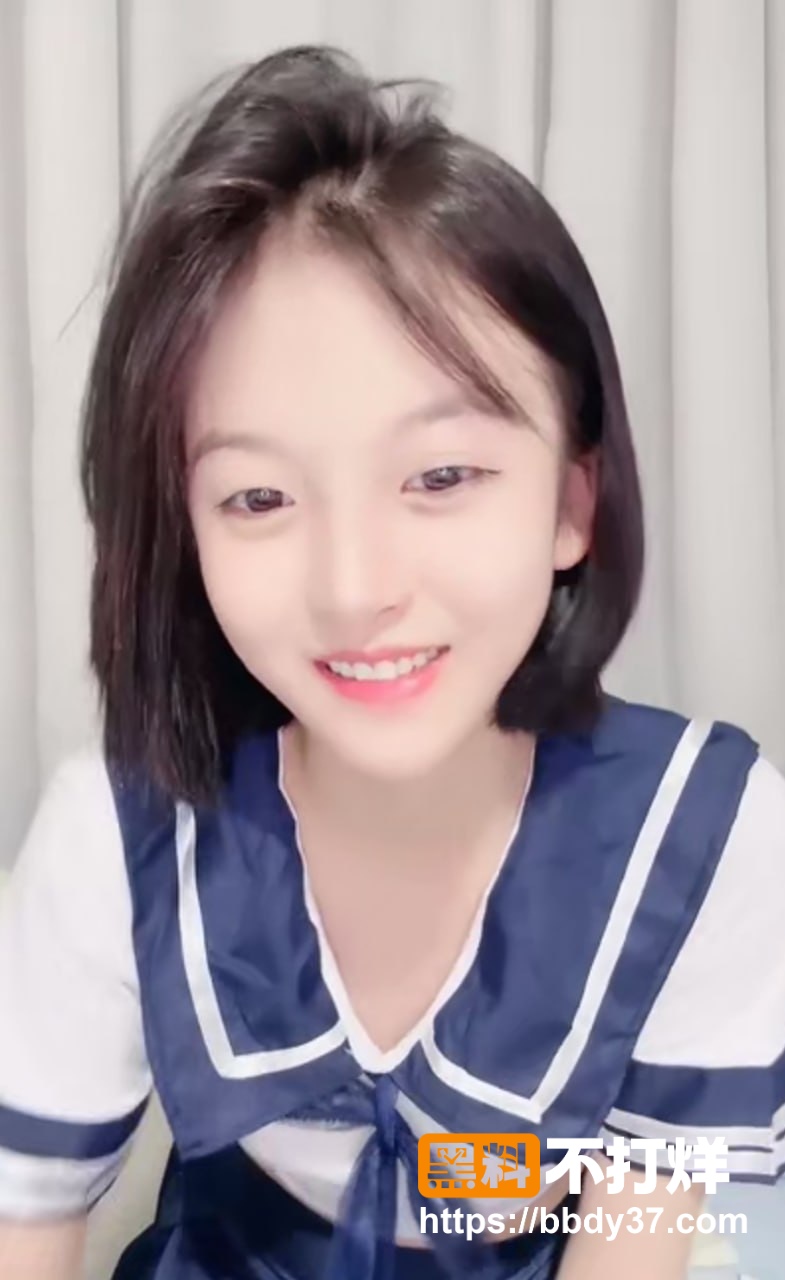 清纯短发学生妹直播下海4