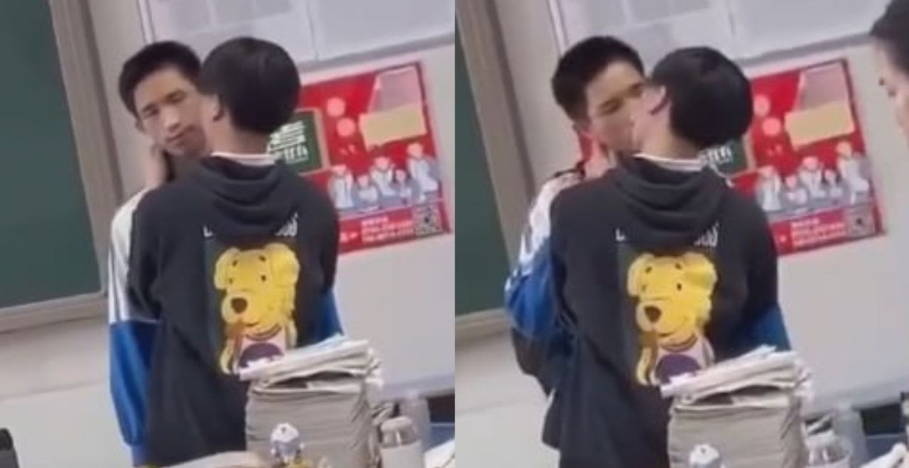 现在学校接受程度都这么高了吗?高中生在教室内当着众人的面搞男同接吻!