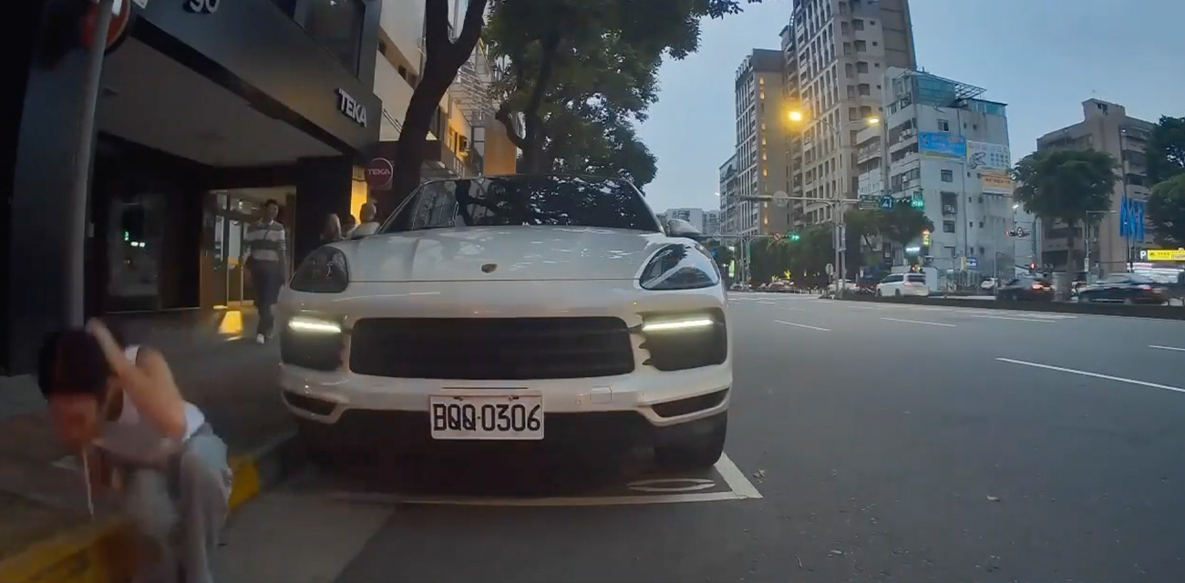 抱歉我真的吞不下去了 保时捷卡宴副驾小姐姐吐精视频全网首曝光!