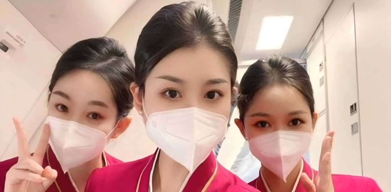 保时捷边开车边做 炸裂来袭 高速狂飙空姐副驾激情上演口交服务