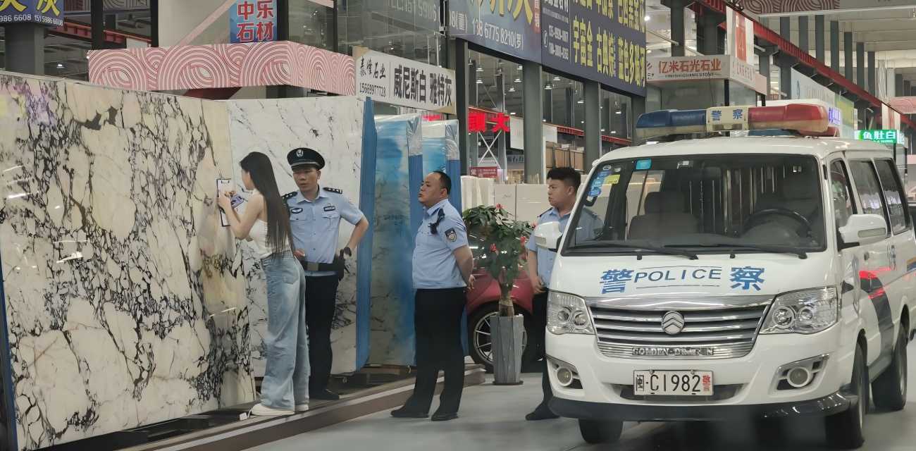 6年闺蜜情破裂 集美直播揭小三3年潜伏 干妈竟是情敌?