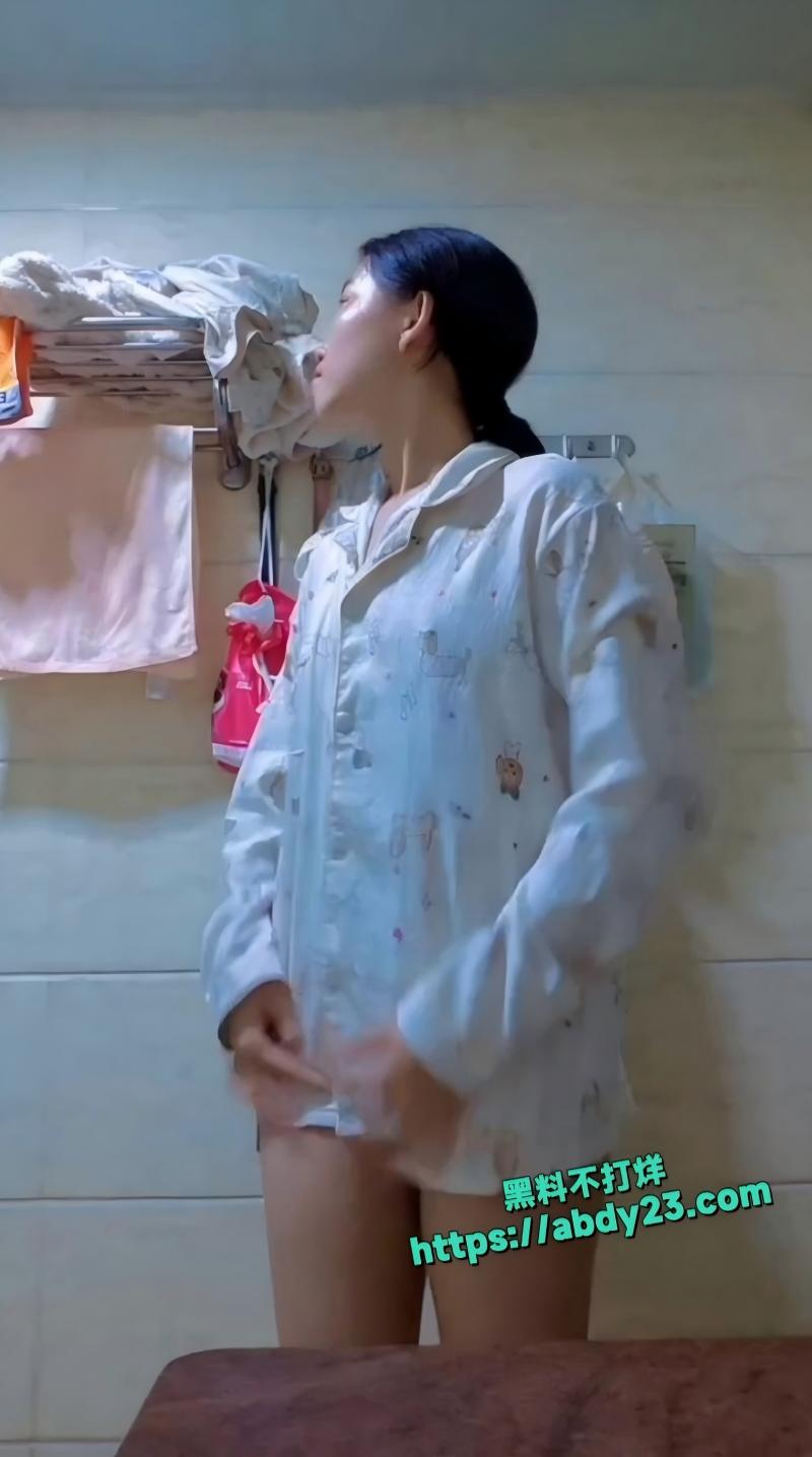偷拍高颜值小姐姐换衣服8