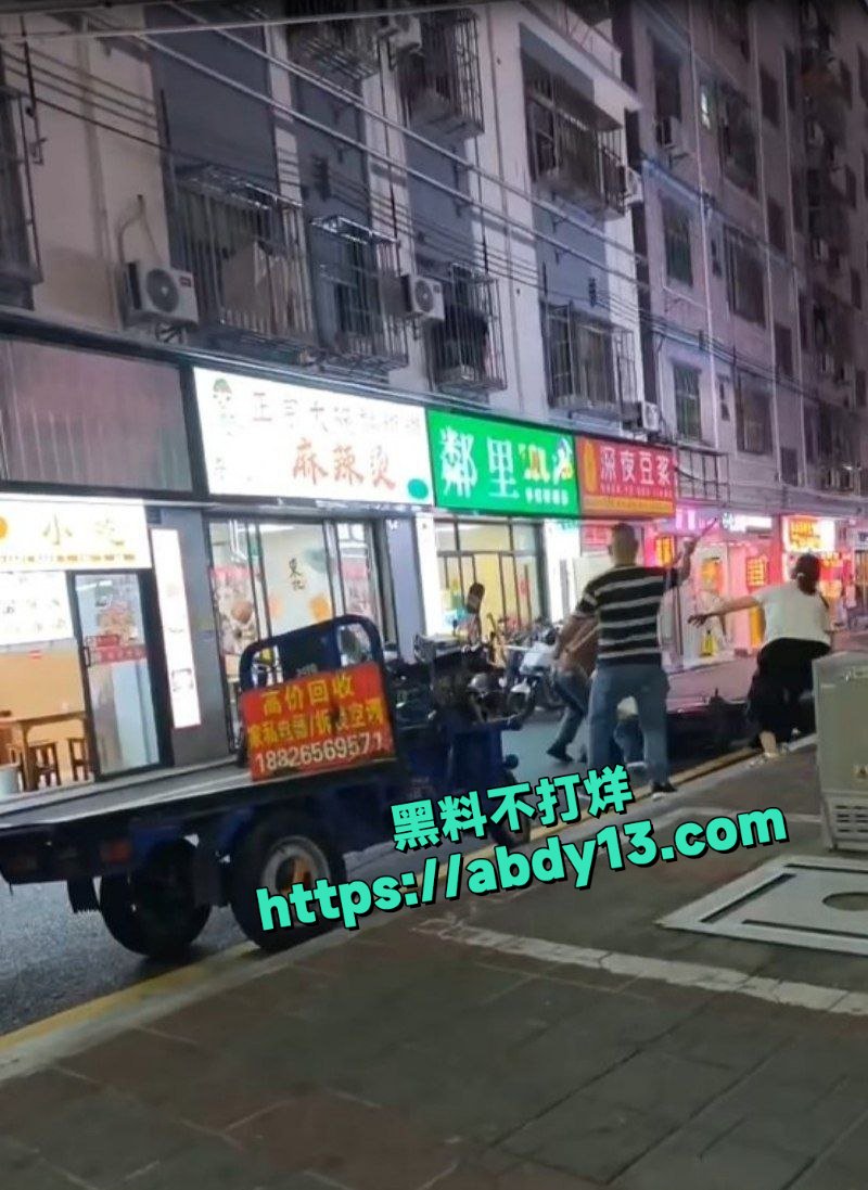 深圳龙岗区某小区外捉奸砍人1