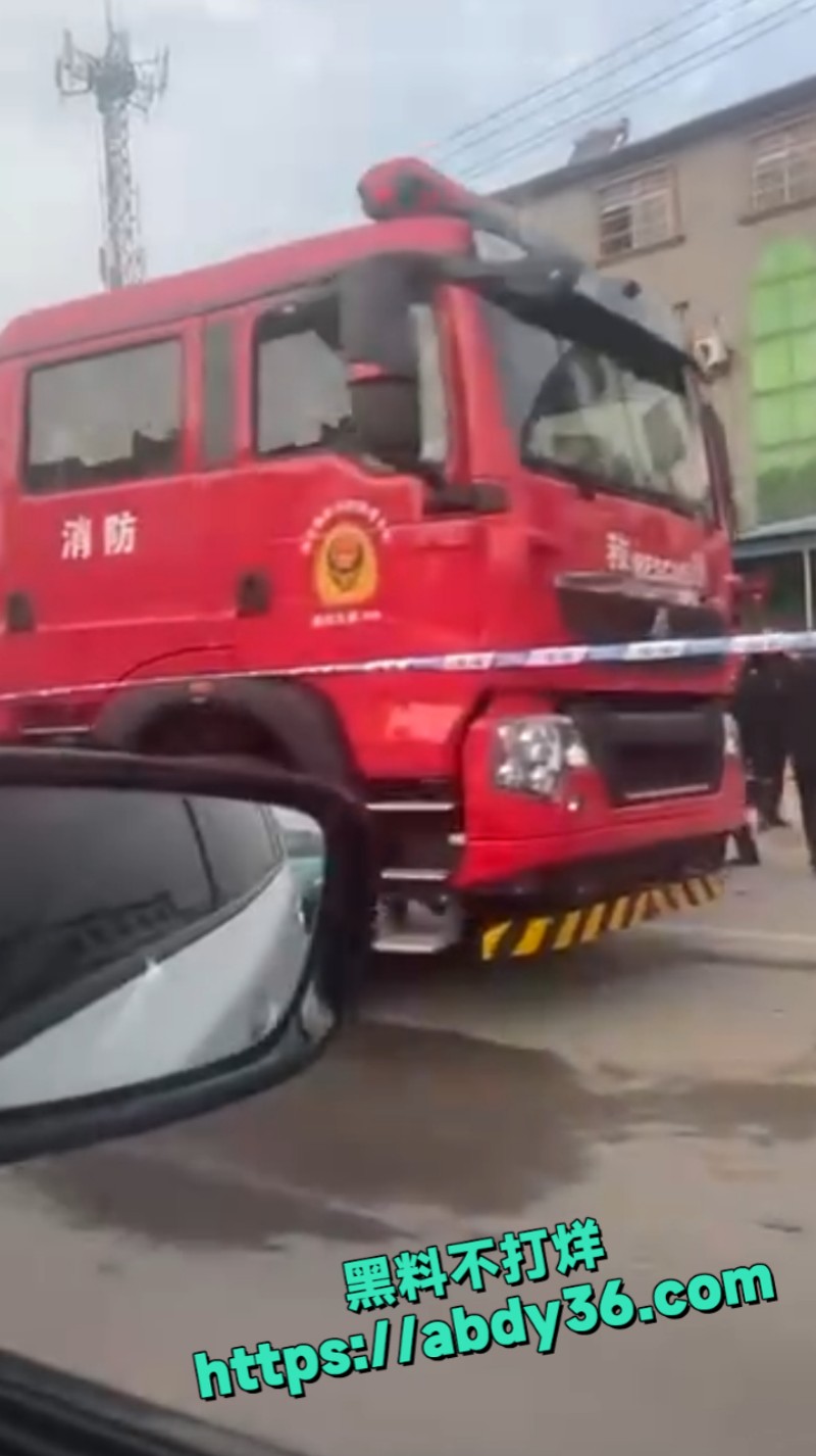 烟花爆竹门店起火爆炸 10