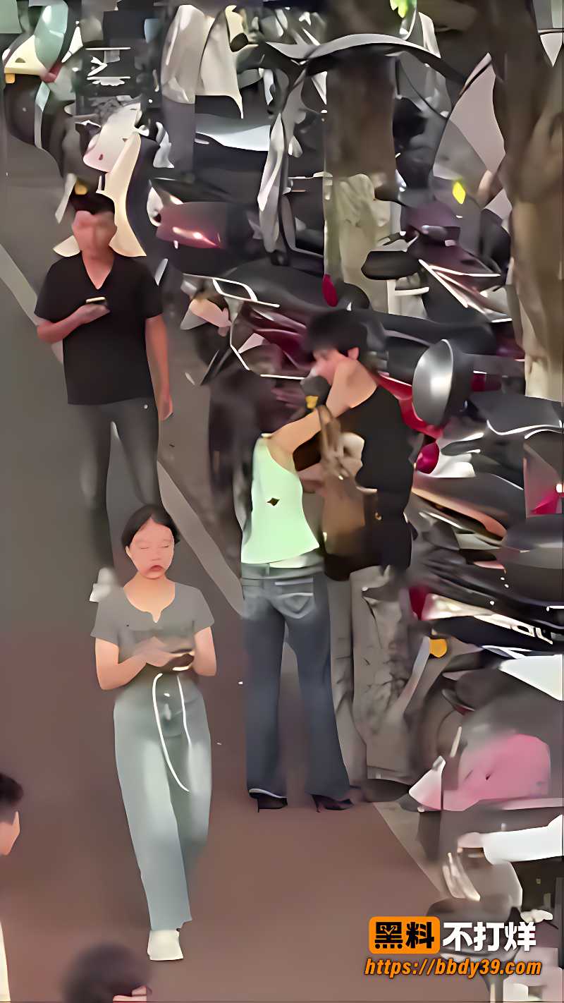 白天夜间切换 持续黏在一起