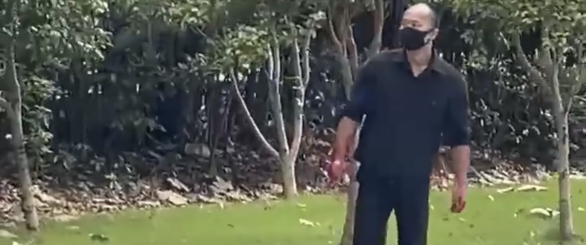 上海 张江金科路一女的遭男的反复抹脖子事件