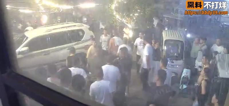 河南漯河夜市车辆冲撞 10