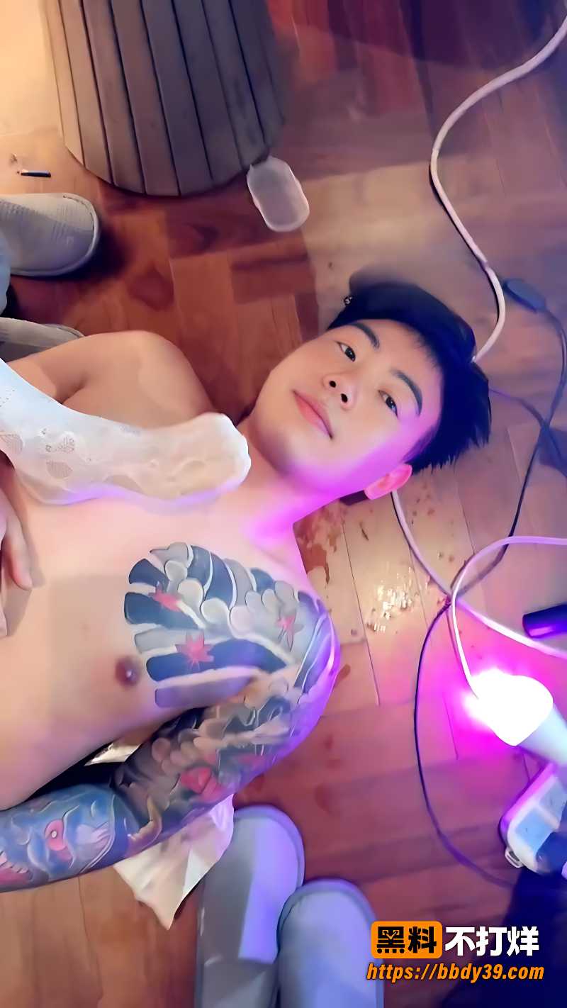 白袜踩脸