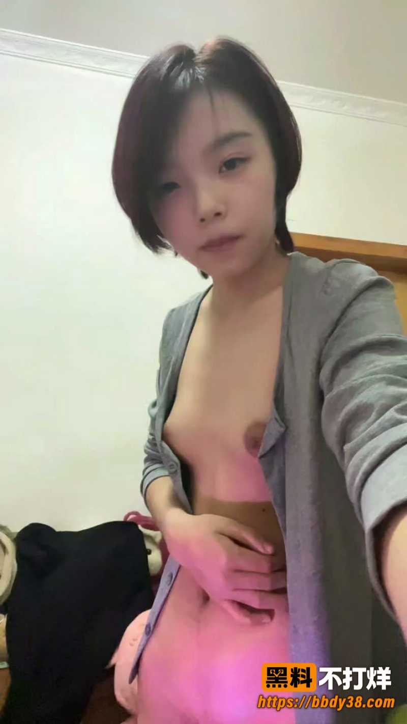 吉林甜美学妹小泡泡定制裸舞 视频里露脸露穴顶胯的细节很清晰 潮红的表情太棒了